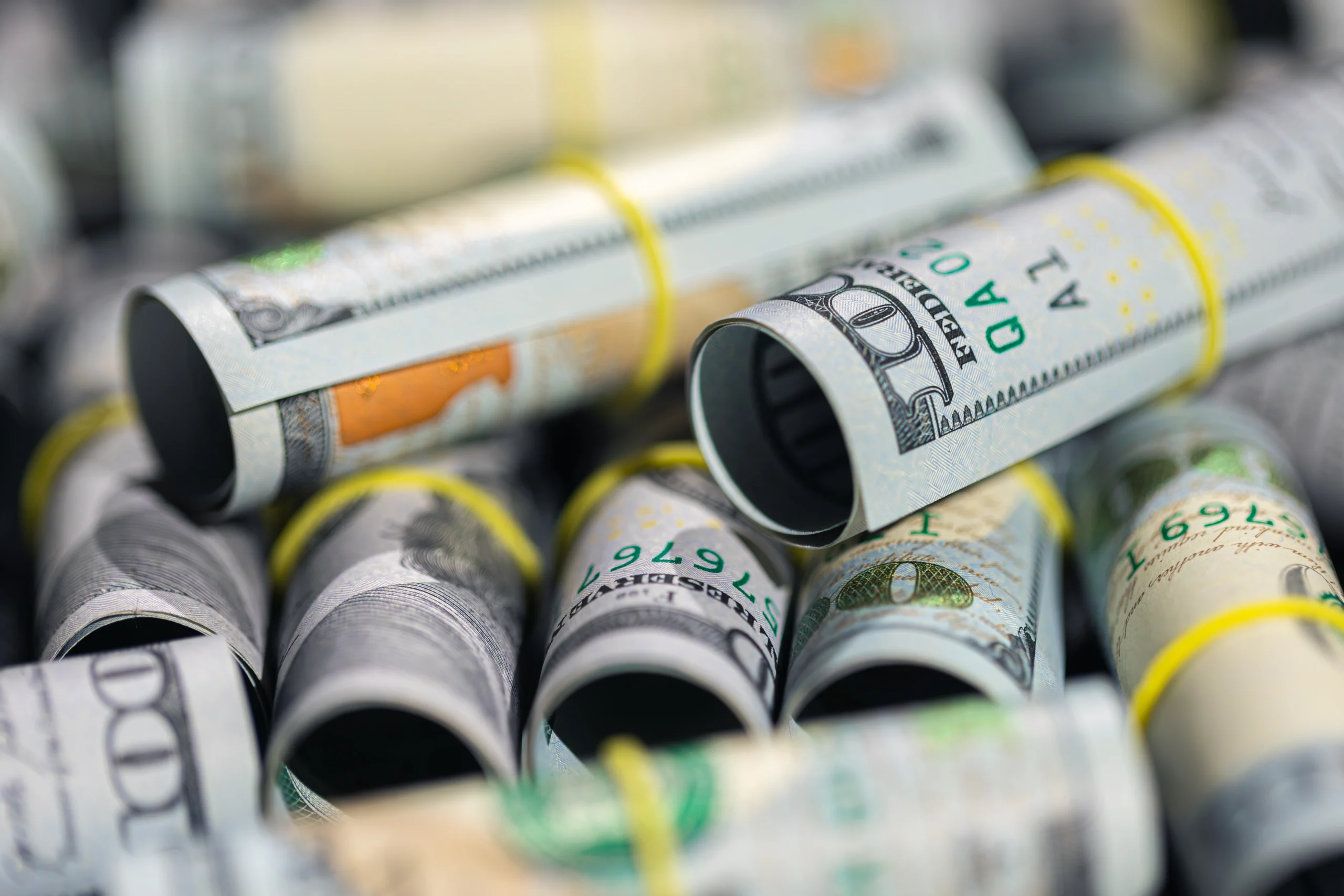 Banconote da 100 euro in primo piano, simbolo del capitale circolante bloccato nel cash flow di una PMI in crescita